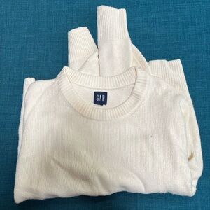 GAP  Women’s Crewneck Cream Sweater